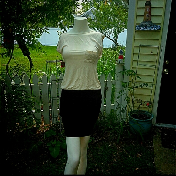 Button back tee dress - Picture 9 of 9